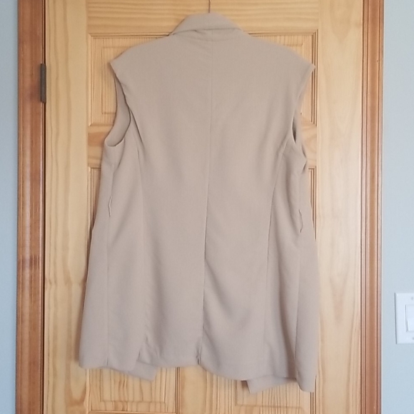 WR Vest - Picture 2 of 5